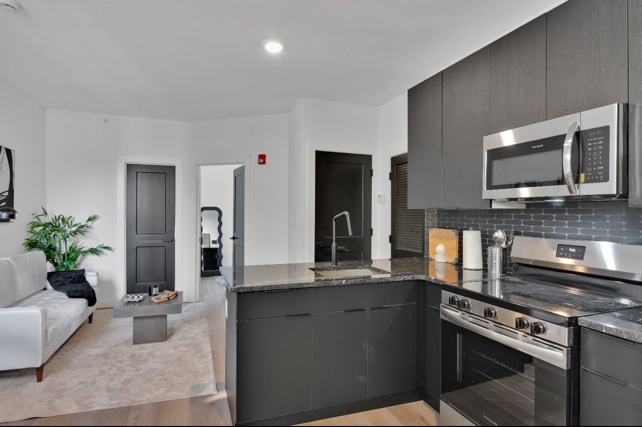 3138 N Broad St #4 - Photo 7 of 9