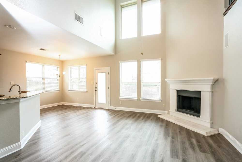 2405 Comal Ct - Photo 5 of 20