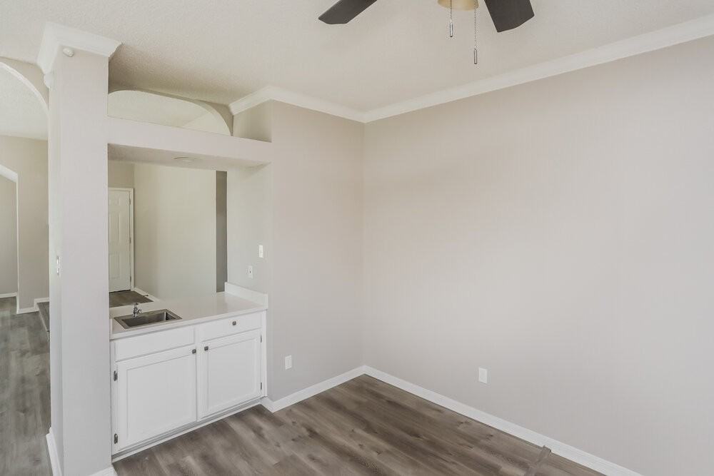 2001 Valley Falls Ave - Photo 4 of 16