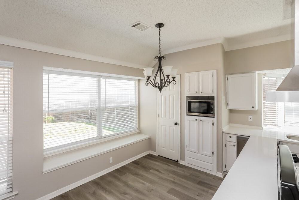 2001 Valley Falls Ave - Photo 6 of 16