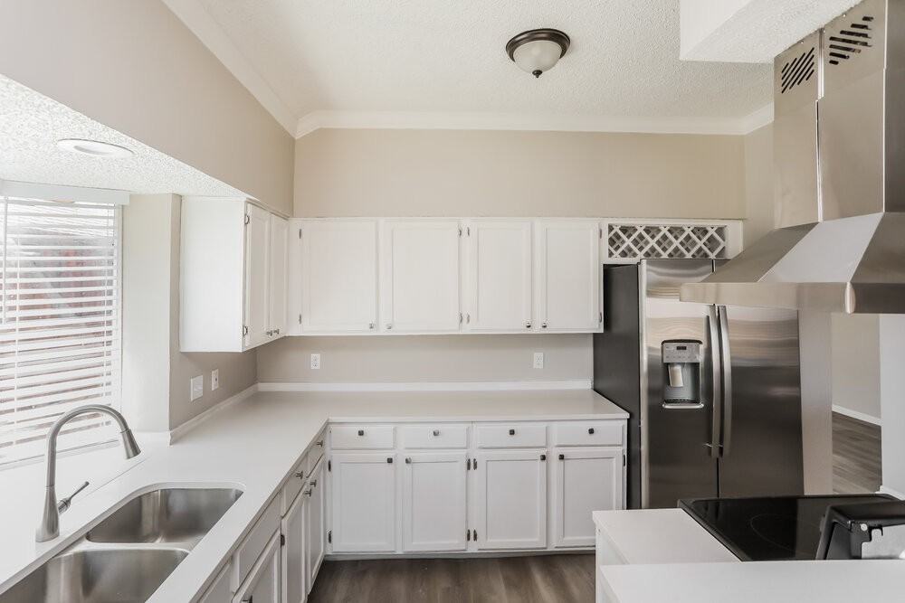 2001 Valley Falls Ave - Photo 7 of 16