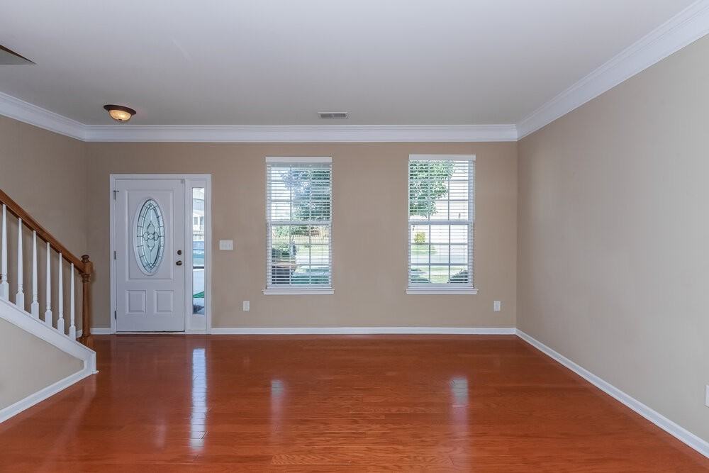 3004 Centerview Dr - Photo 2 of 16