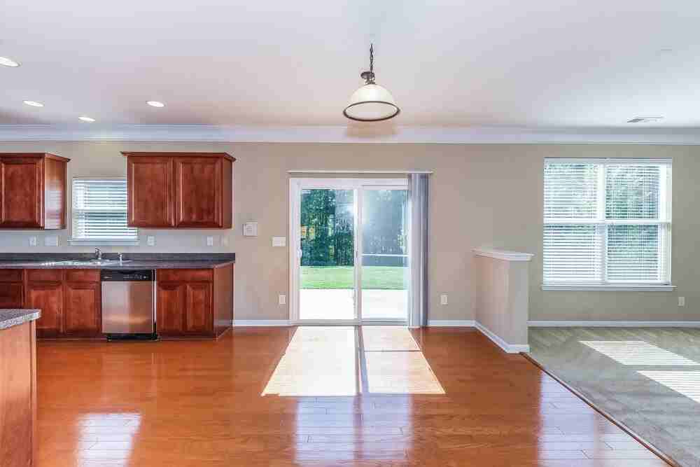 3004 Centerview Dr - Photo 4 of 16