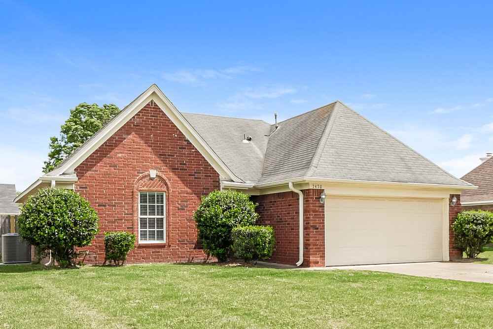 7470 Jennifer Dr - Photo 3 of 16