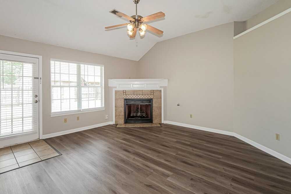 7470 Jennifer Dr - Photo 4 of 16
