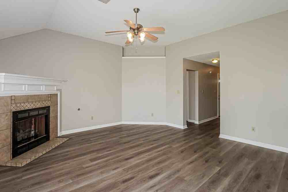 7470 Jennifer Dr - Photo 5 of 16