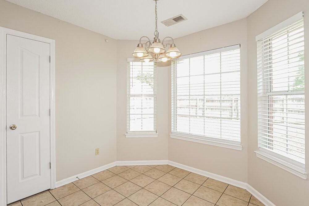 7470 Jennifer Dr - Photo 6 of 16