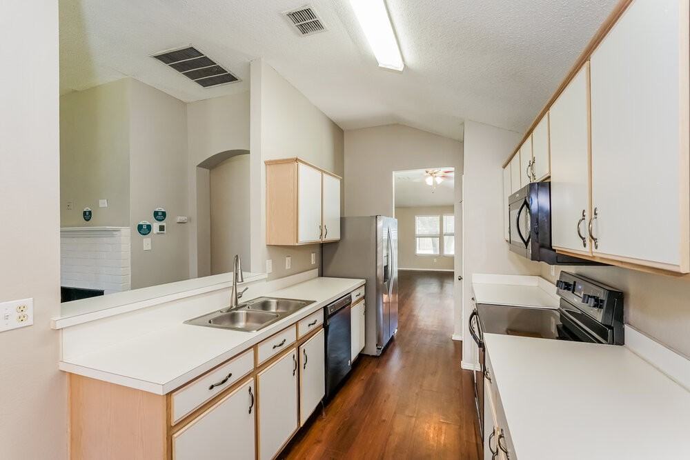 317 Taylor St - Photo 7 of 16