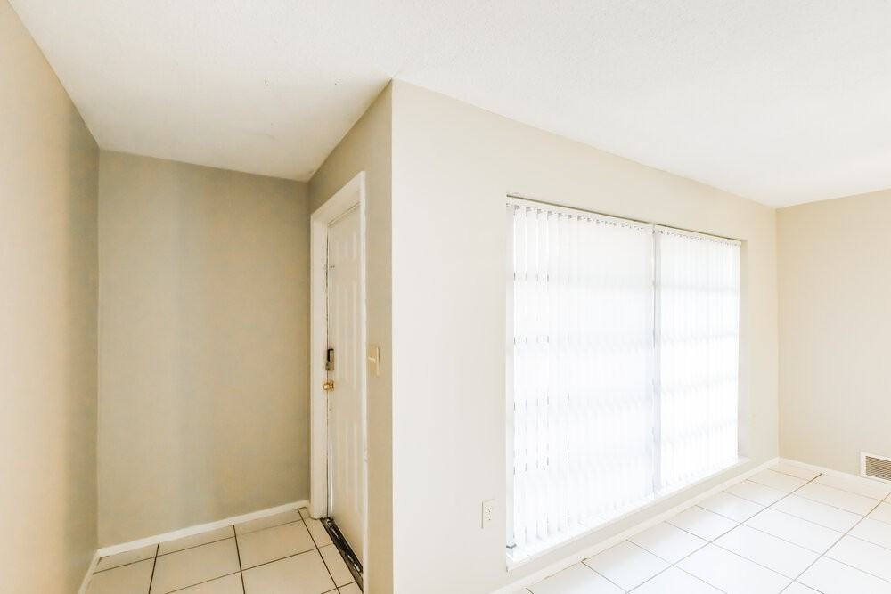 6885 Nw 27th Ct - Photo 3 of 18