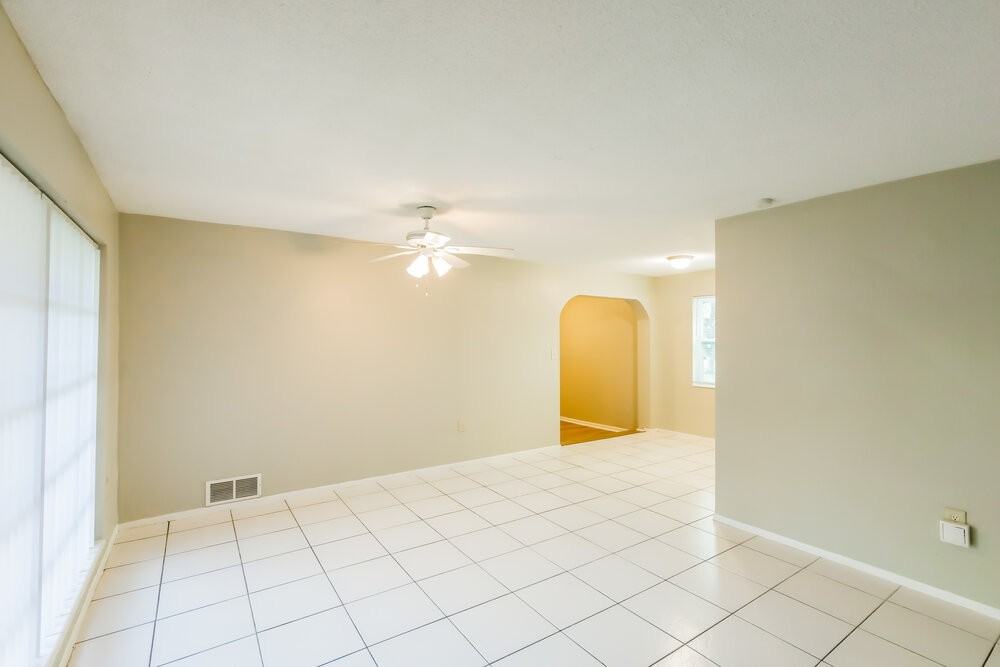 6885 Nw 27th Ct - Photo 4 of 18