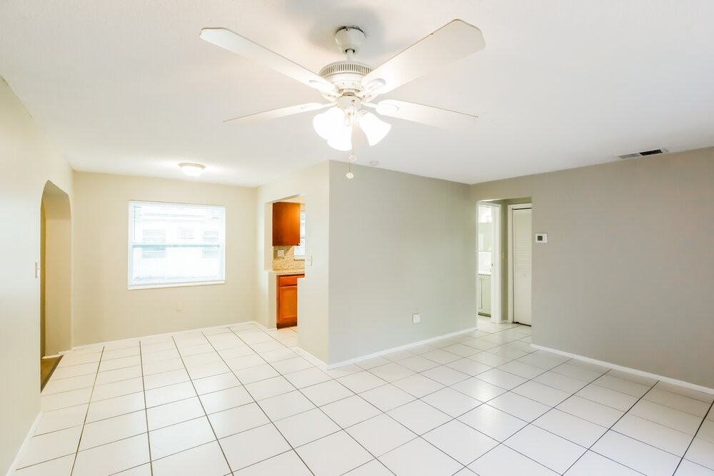 6885 Nw 27th Ct - Photo 5 of 18