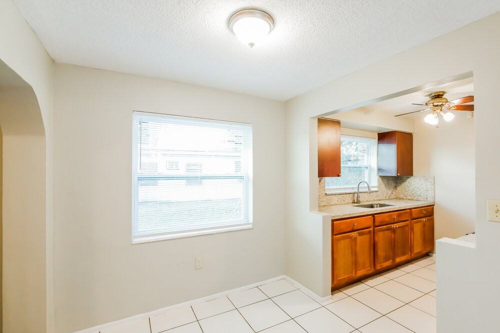 6885 Nw 27th Ct - Photo 7 of 18