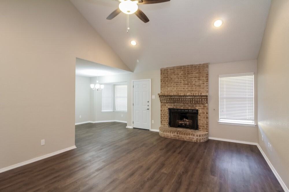 900 Vicksburg Ln - Photo 2 of 15