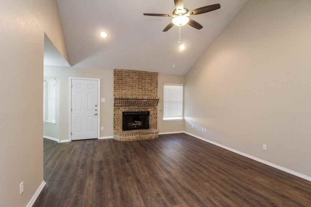 900 Vicksburg Ln - Photo 3 of 15