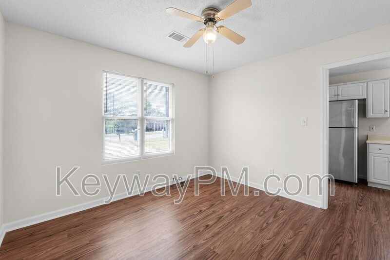 3803 Winchester Ct - Photo 5 of 19