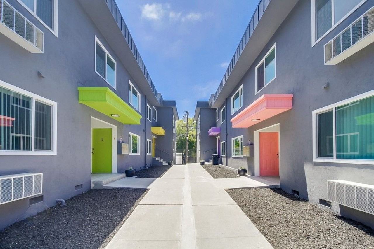 Duplet at Hillcrest | Modern Studio, 1 & 3 Bedroom Apartments - Photo 5 of 50