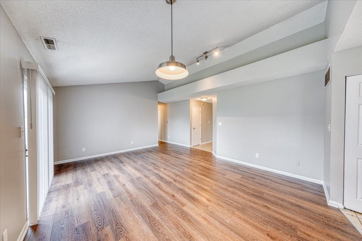 2715 E 28th St #1 - Photo 3 of 21