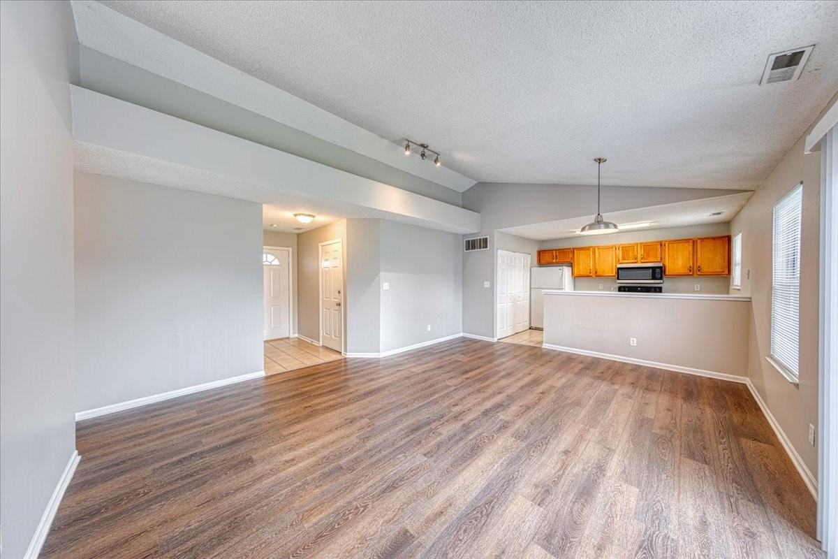 2715 E 28th St #1 - Photo 4 of 21