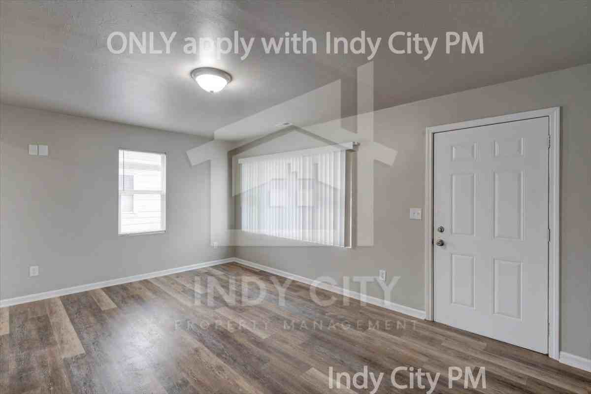 525 S Vine St #1 - Photo 4 of 20