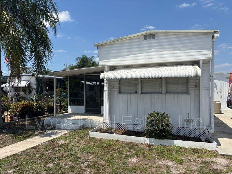 121 Coachlight Ln - Photo 2 of 16