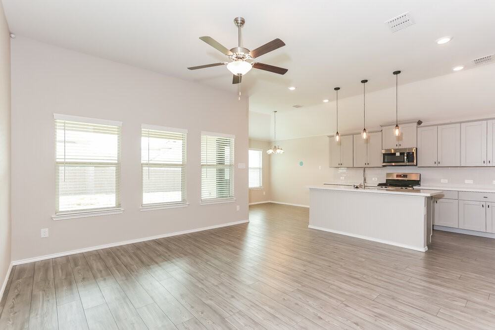 825 Amberwood Ct - Photo 3 of 16