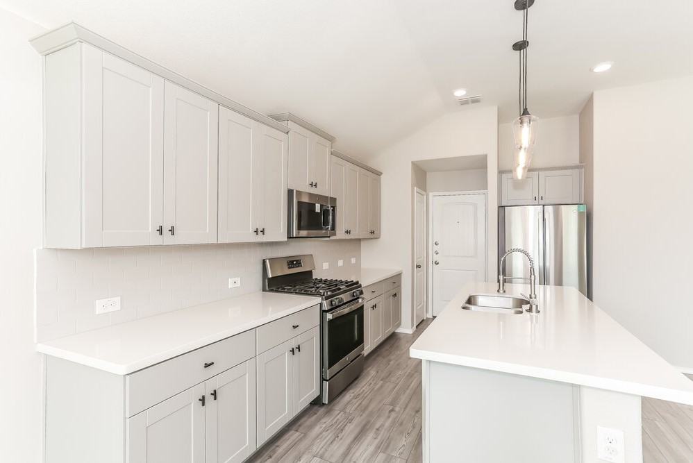 825 Amberwood Ct - Photo 7 of 16