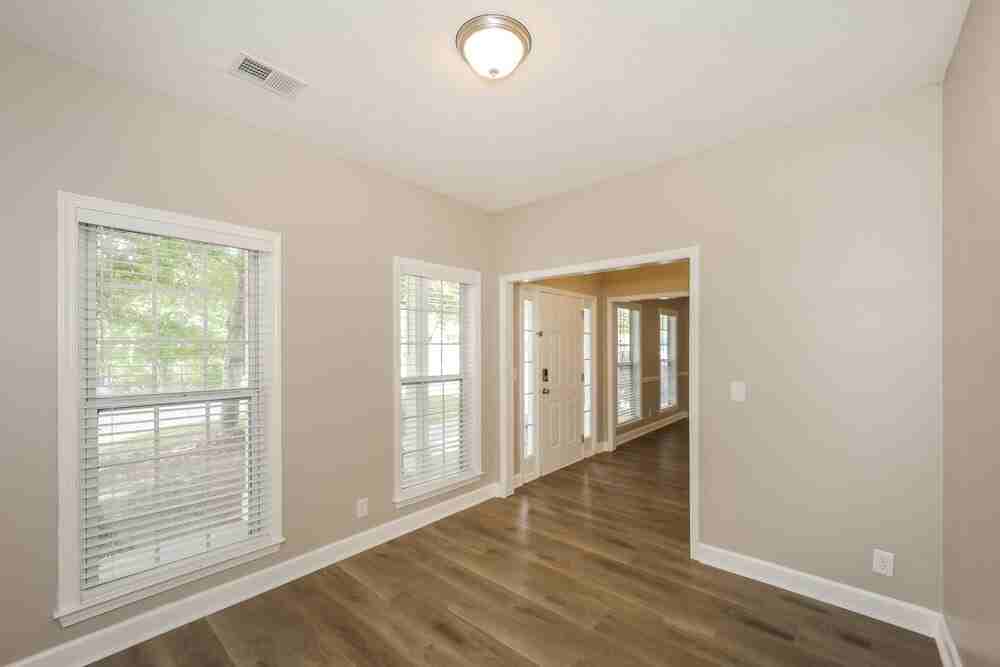 284 Baldwin Ct - Photo 4 of 17