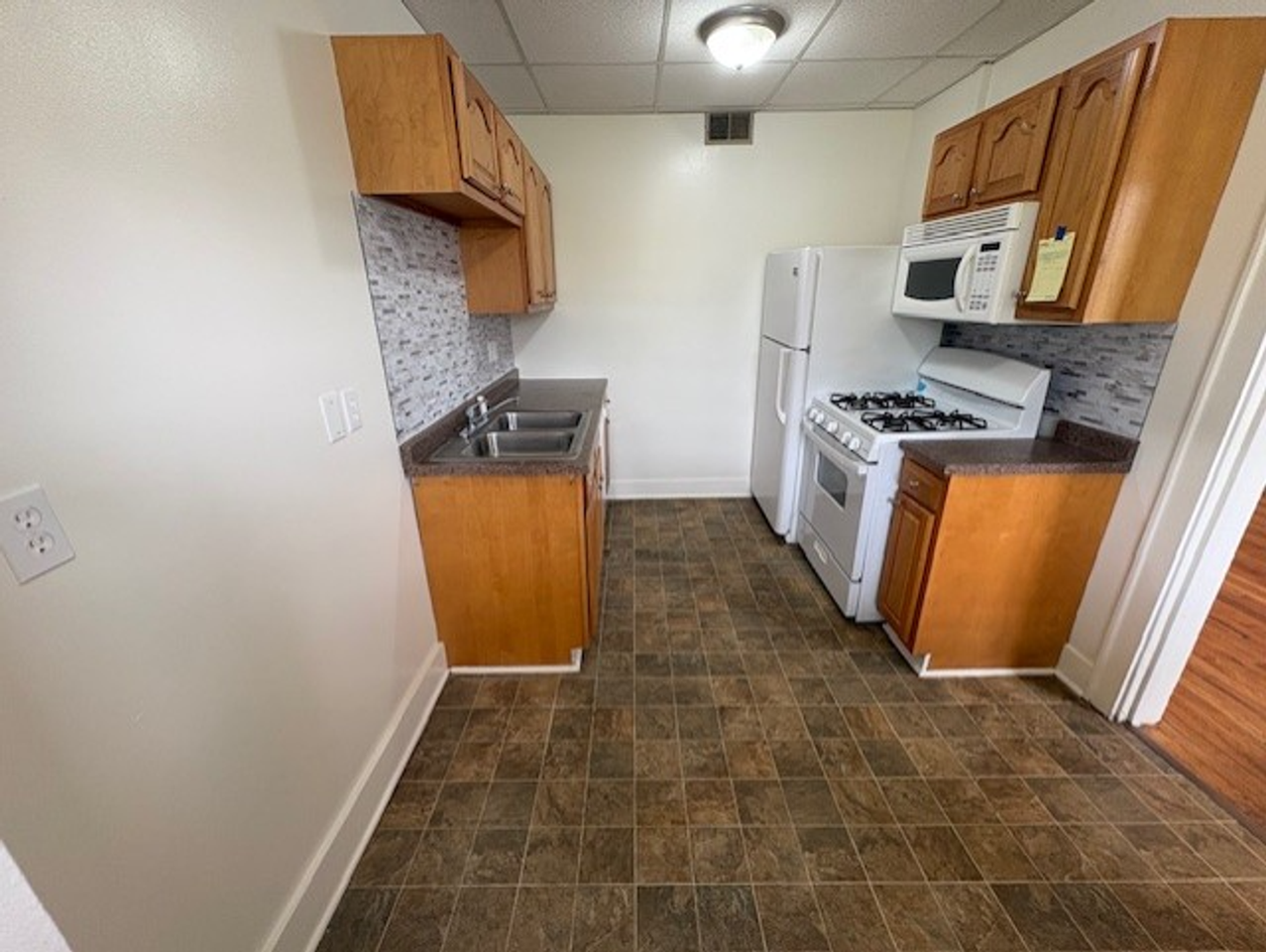 776 N Main St - Photo 4 of 9