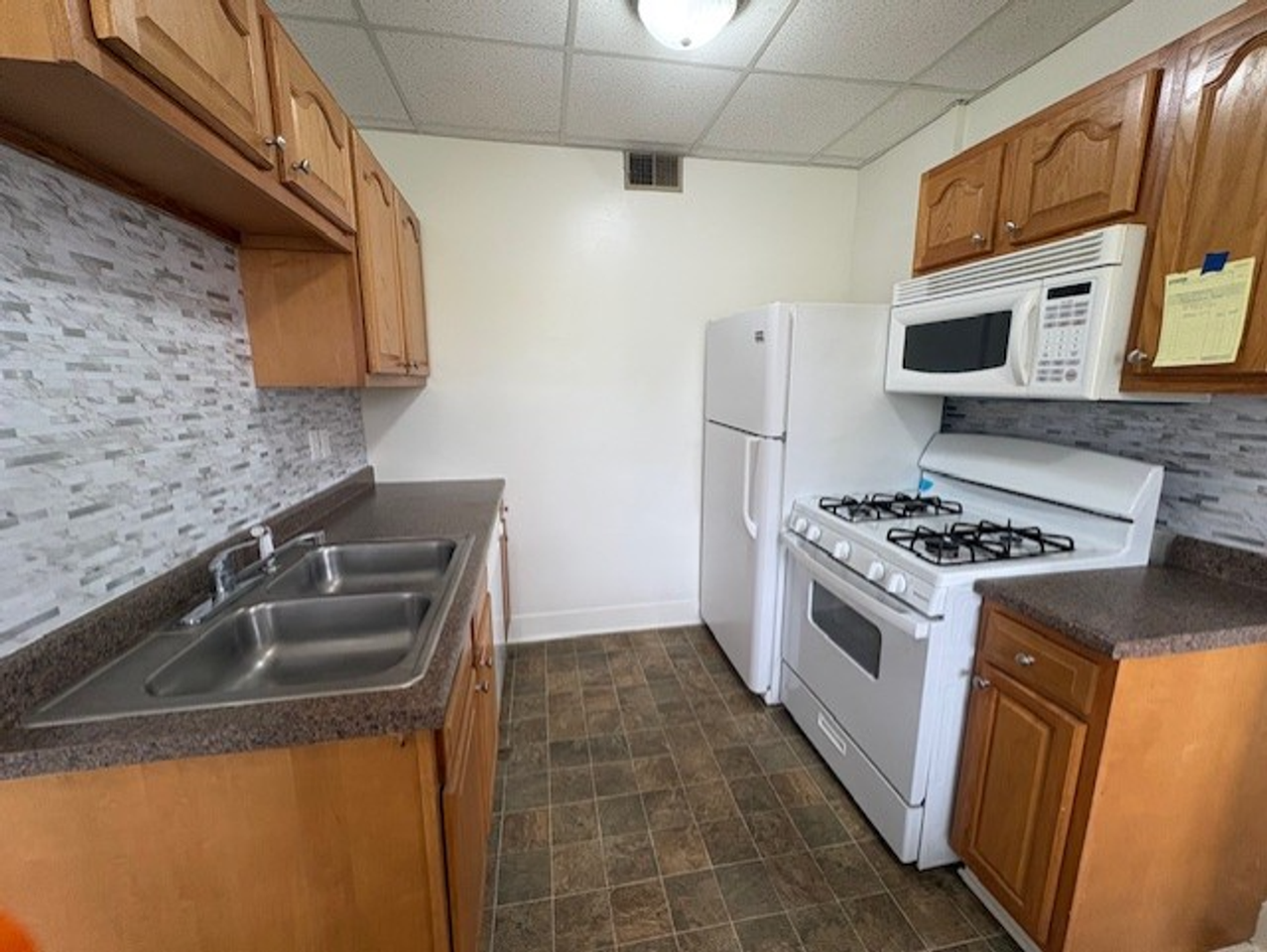 776 N Main St - Photo 5 of 9