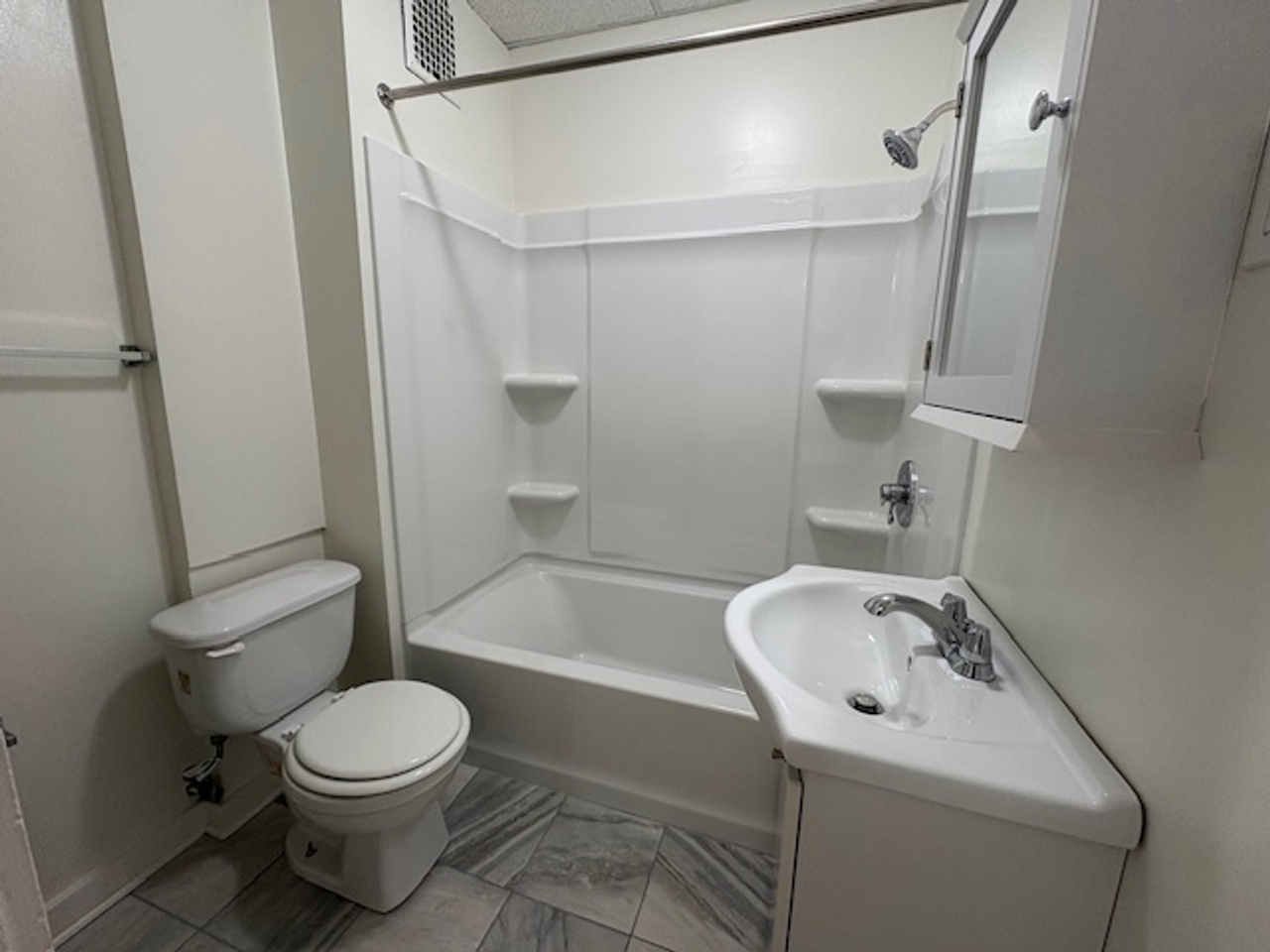 776 N Main St - Photo 7 of 9