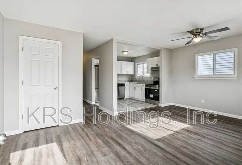 1239 24th St - Photo 2 of 10