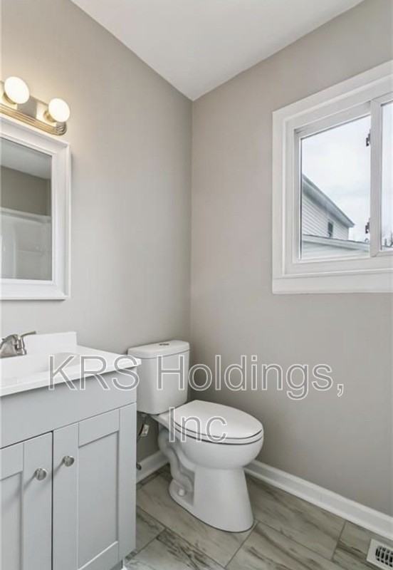 1239 24th St - Photo 7 of 10