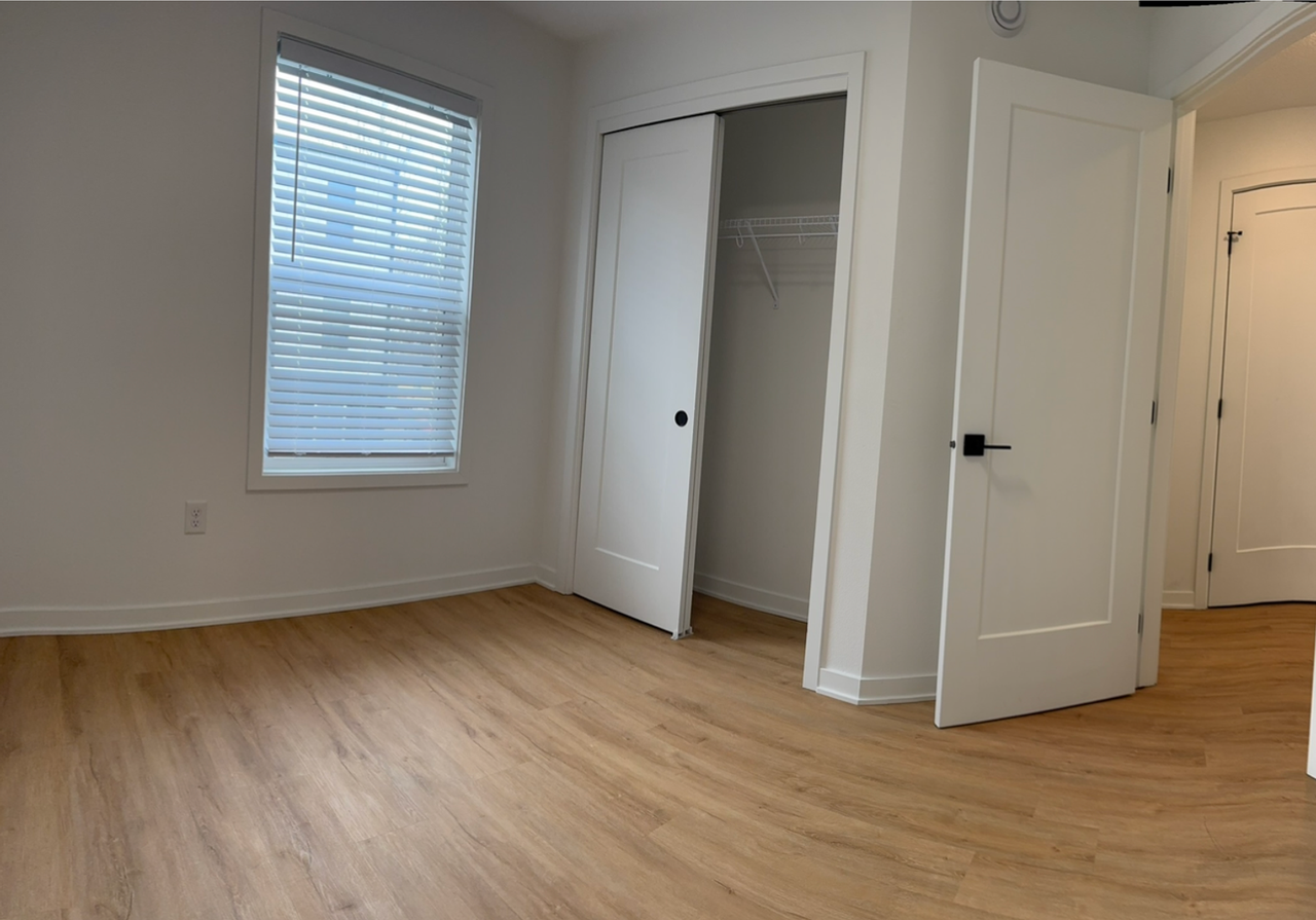 701 Monona Ave - Photo 3 of 4