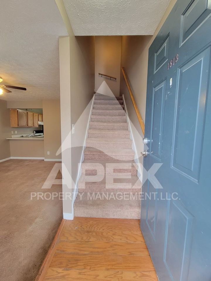 1813 Sweet View Way - Photo 3 of 19