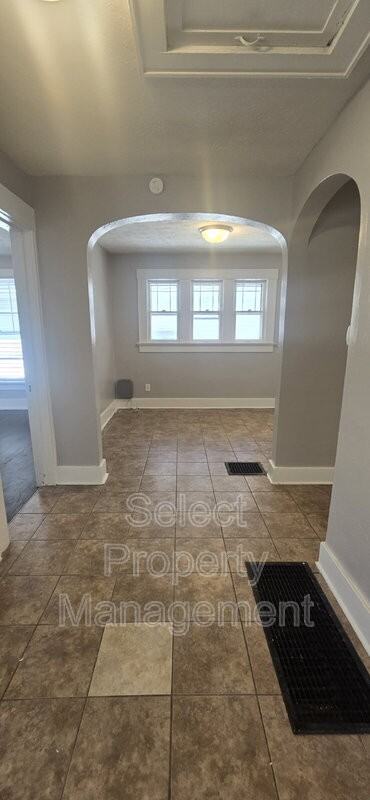 1301 Forest Ave - Photo 3 of 20