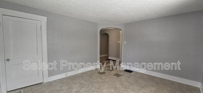 1301 Forest Ave - Photo 6 of 20