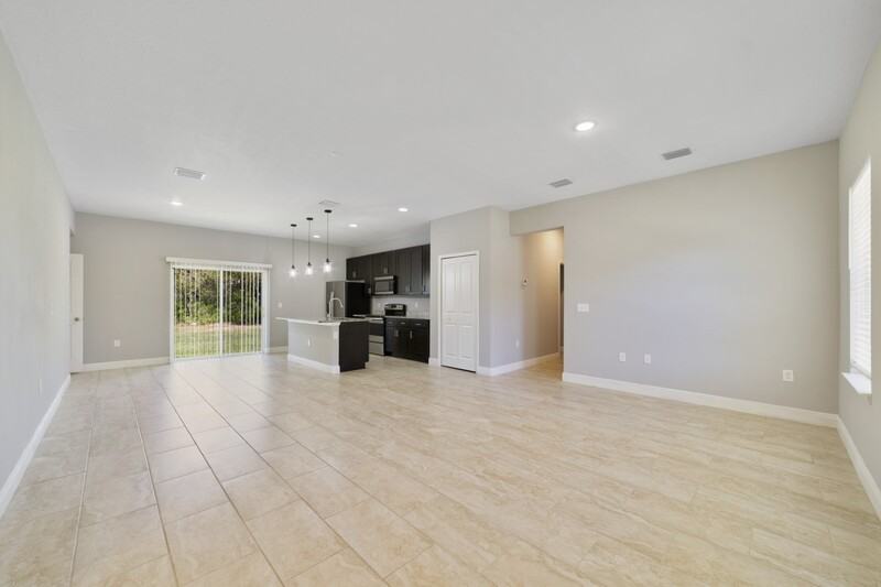 2705 Sw 153rd Place Rd - Photo 2 of 12