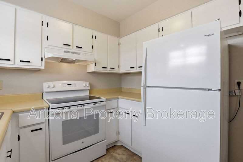 3934 E Piccadilly Rd #9 - Photo 3 of 22