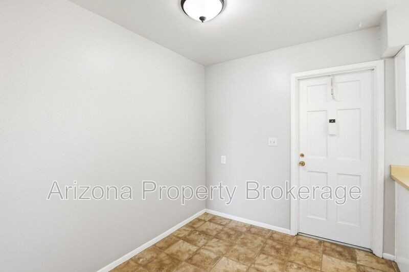 3934 E Piccadilly Rd #9 - Photo 5 of 22