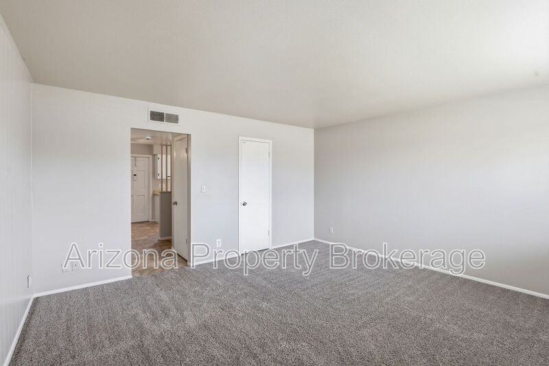 3934 E Piccadilly Rd #9 - Photo 6 of 22