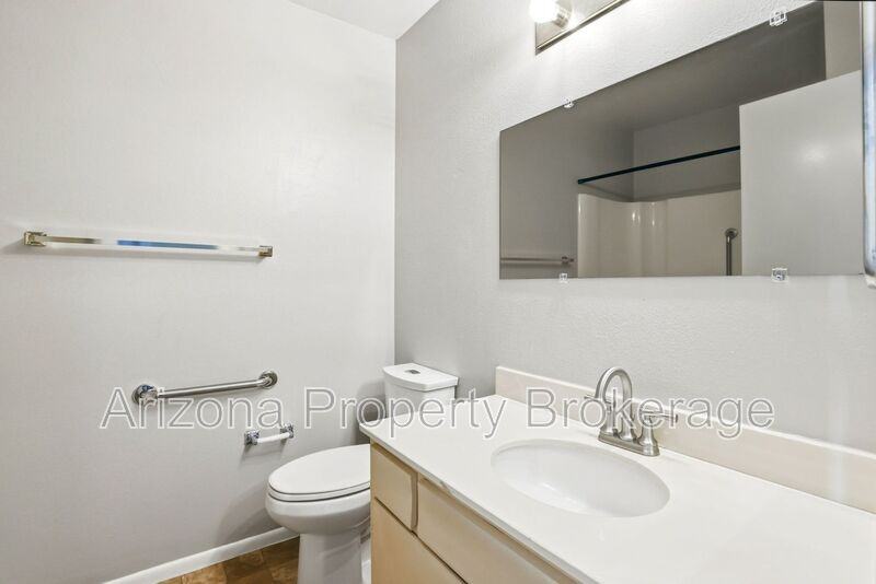 3934 E Piccadilly Rd #9 - Photo 7 of 22