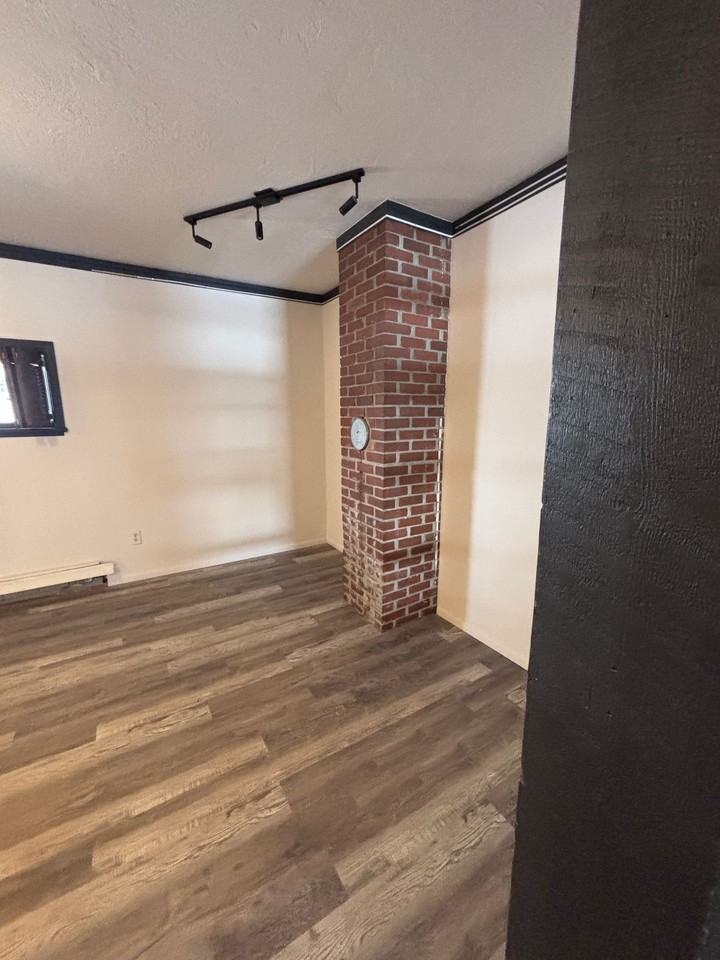 205 S 20th - Photo 2 of 10