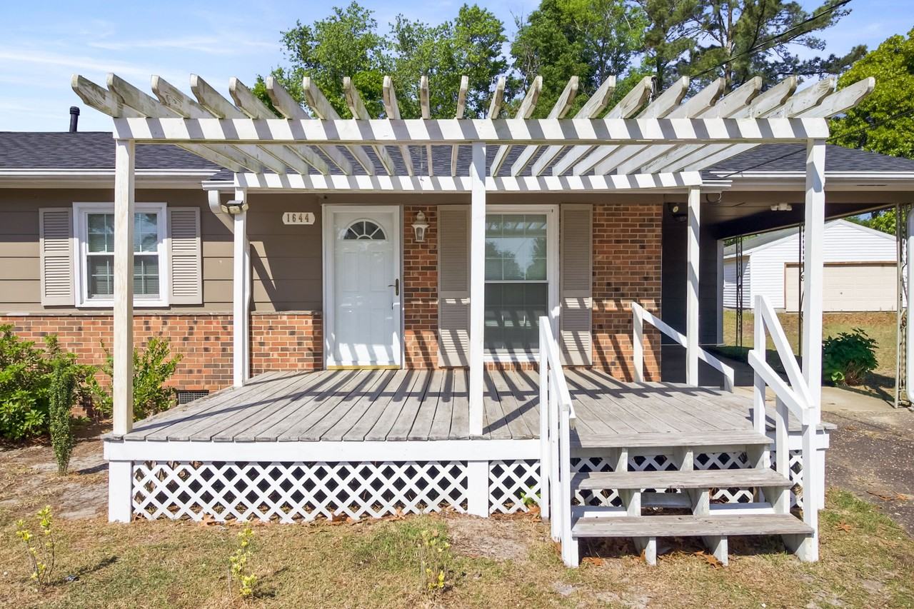 1644 Inverness Dr #SM - Photo 4 of 30