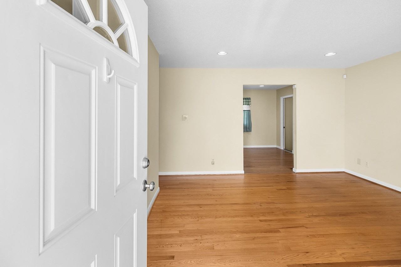 1644 Inverness Dr #SM - Photo 5 of 30