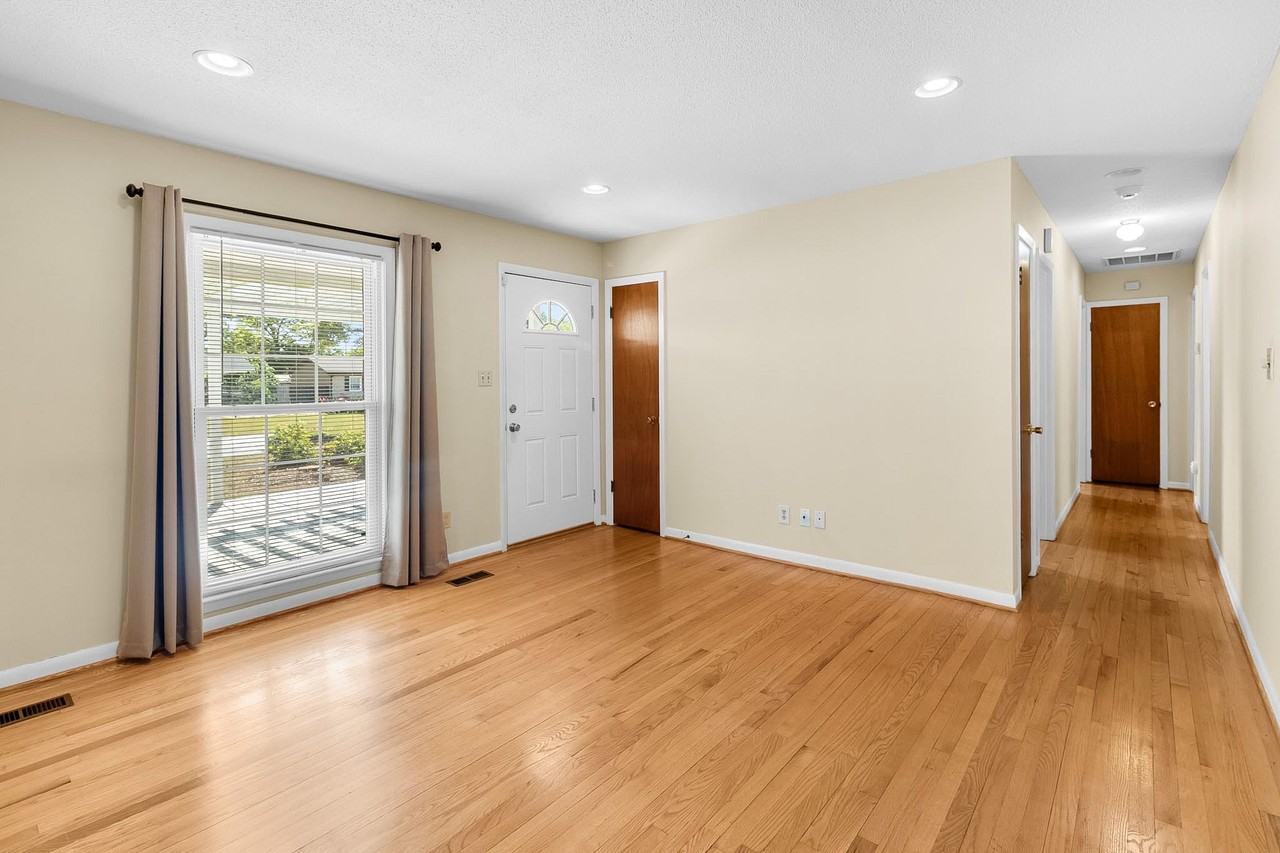 1644 Inverness Dr #SM - Photo 6 of 30