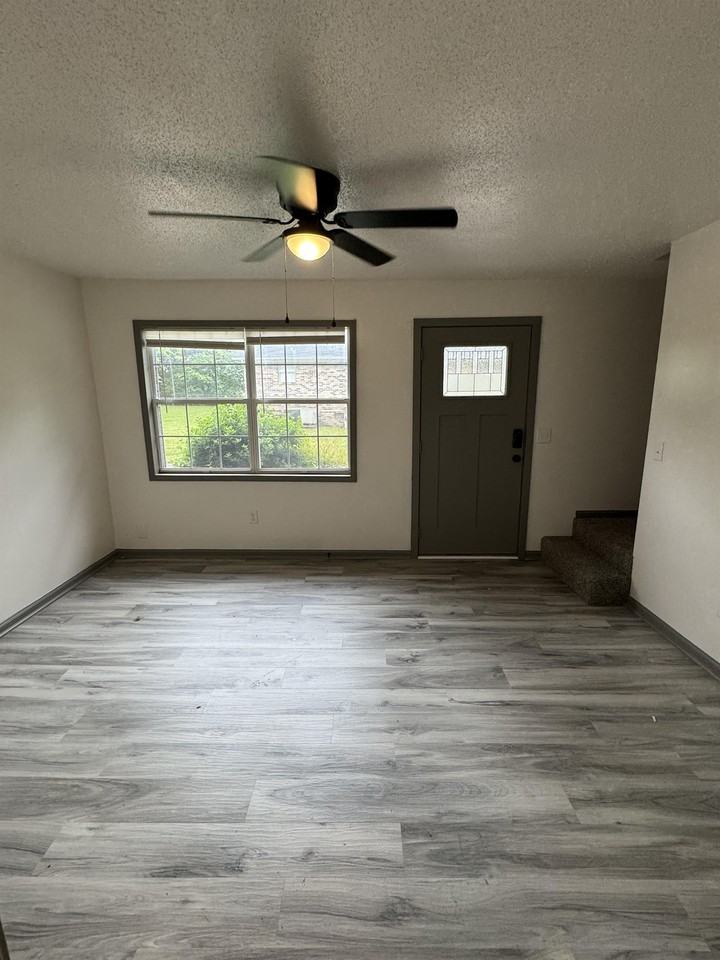 203 Hillsboro Rd #A - Photo 3 of 14