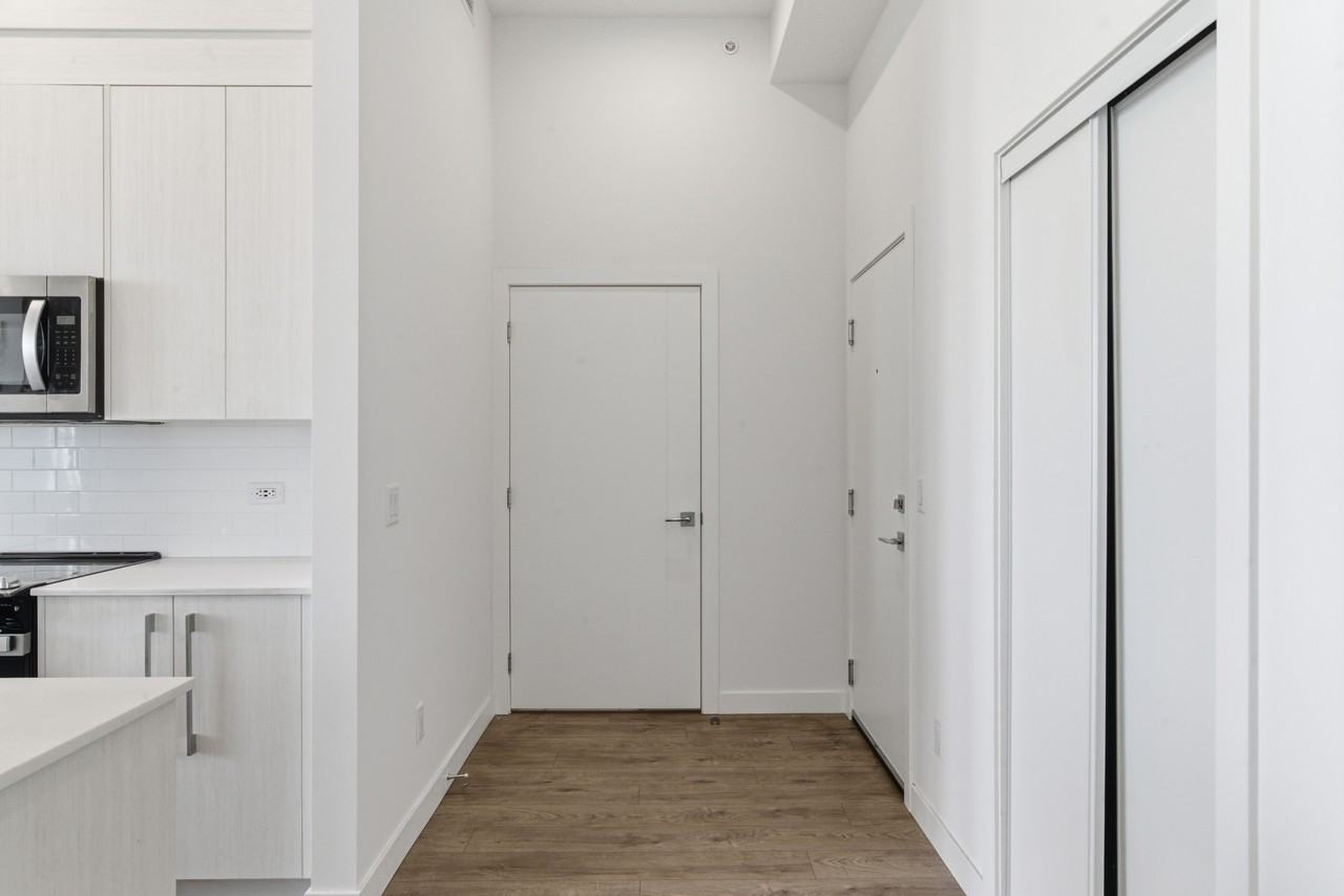 1516, 395 Skyview Parkway NE - 1 #1 - Photo 3 of 35