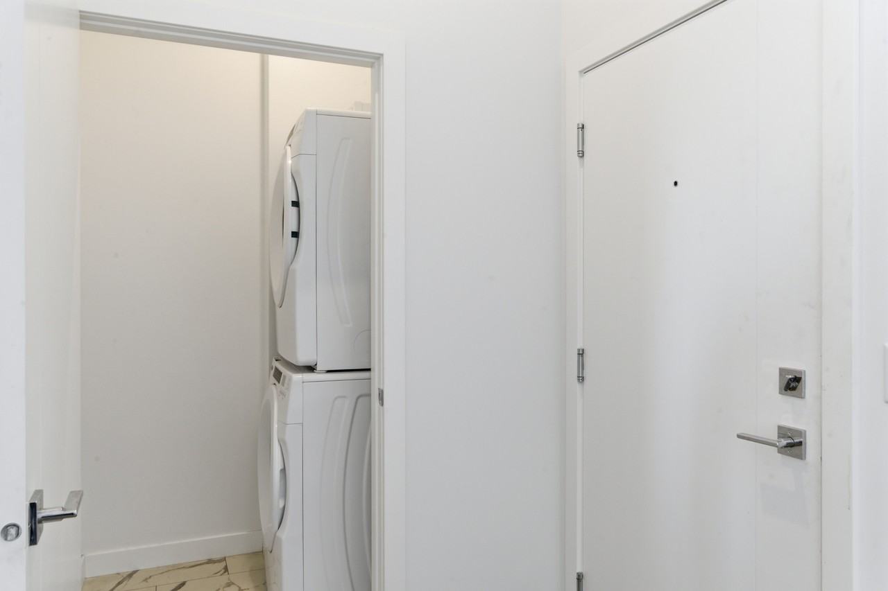 1516, 395 Skyview Parkway NE - 1 #1 - Photo 4 of 35