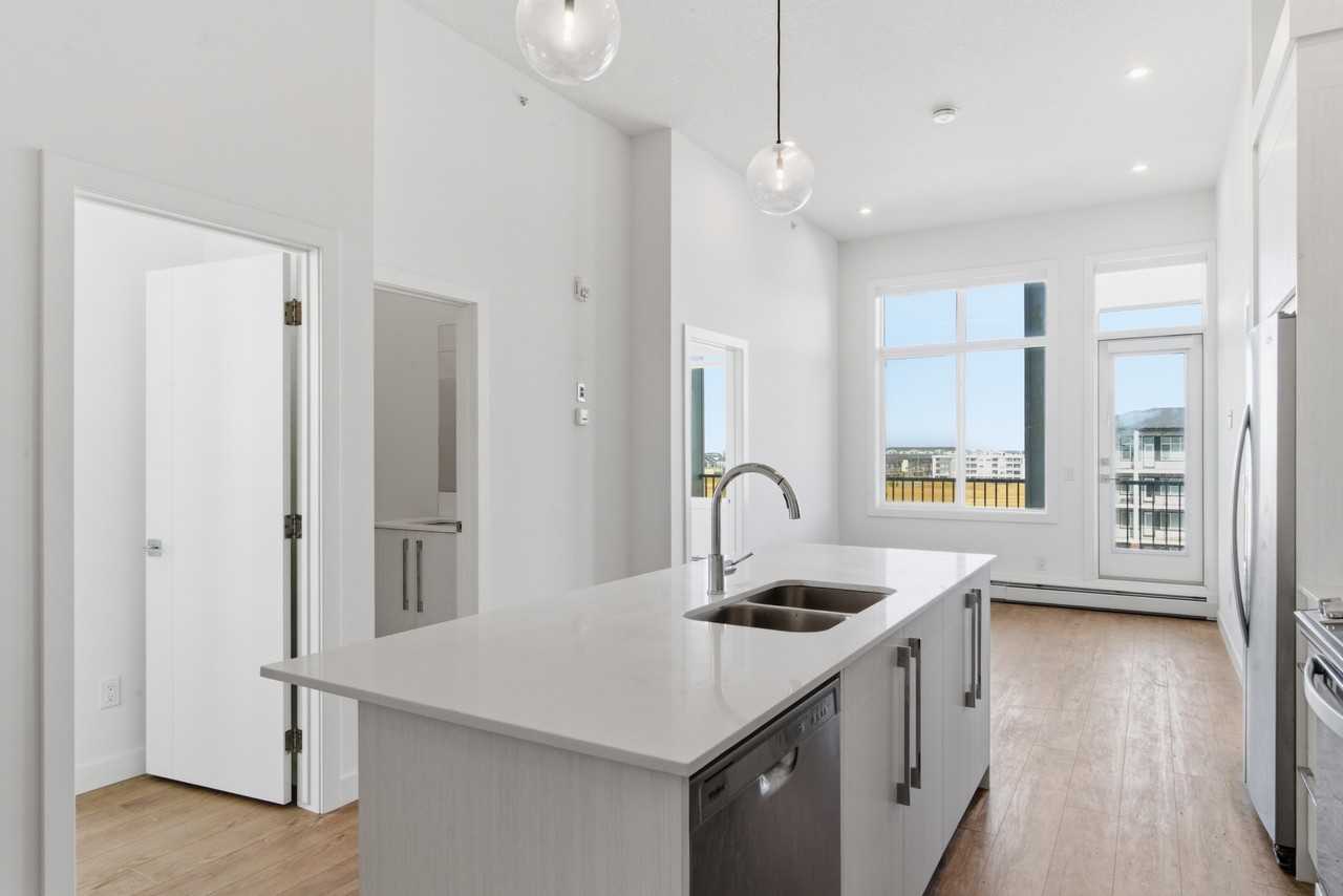 1516, 395 Skyview Parkway NE - 1 #1 - Photo 6 of 35