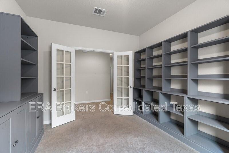 108 Calhoun Ln - Photo 5 of 31